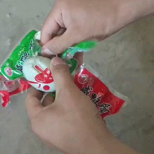 尉氏县起沙流油咸鸭蛋，破壳蛋
