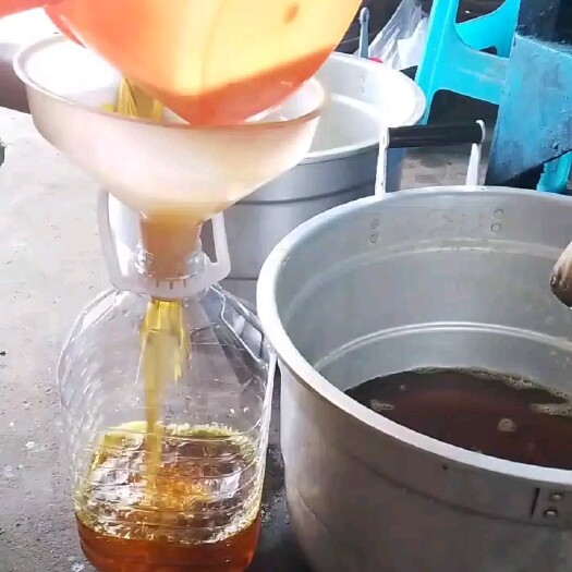 黔西市菜籽油贵州本地菜籽小榨特香原浆菜籽油，现榨工艺