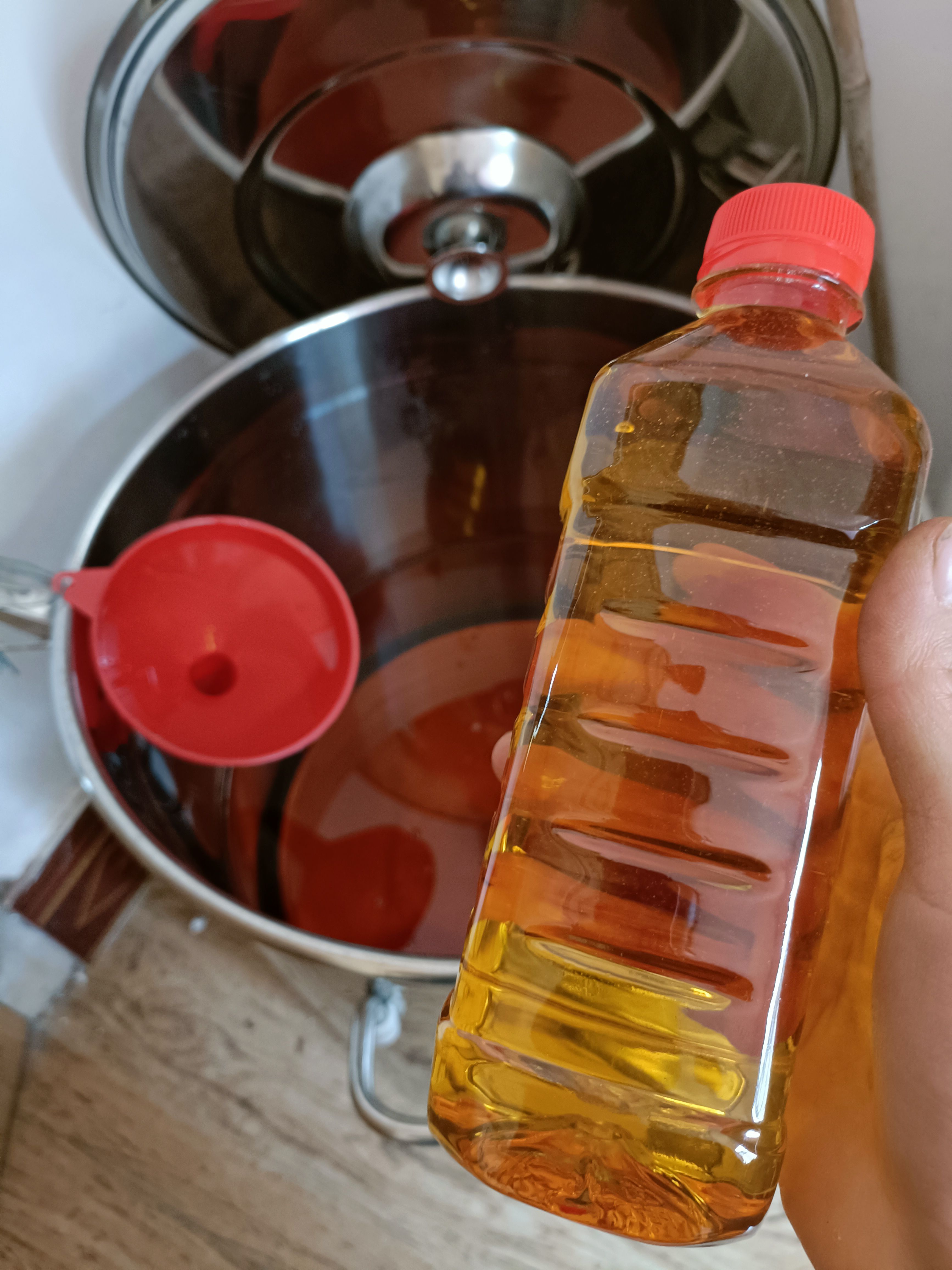 今年新鲜的黑芝麻油，有二十多斤