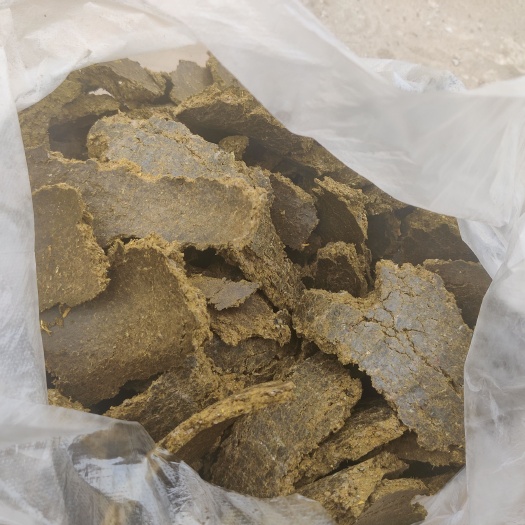 郓城县棉籽饼厂家发货，保证质量，是纯绿色有机肥，也适合做畜禽饲料