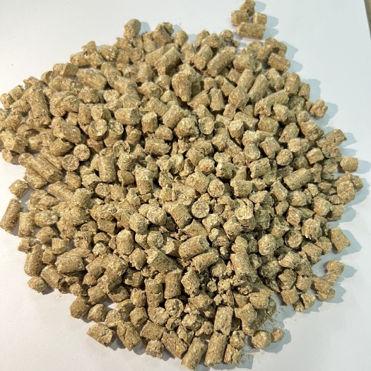 郓城县牛羊颗粒料  可代替全家料精料百分之六十以上 效果非常好