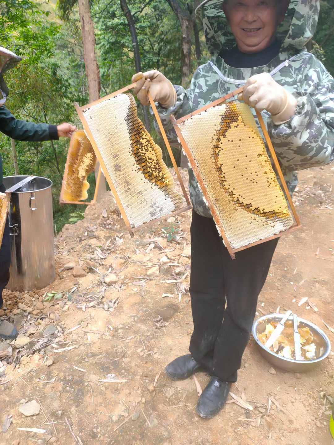 沐川县农家自产百花蜜波美度42，无天加纯蜂蜜，假一赔万