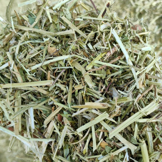 正阳县青干草饲料  秸秆饲料花生秧、牛羊草料、兔鹅草粉、青干草料