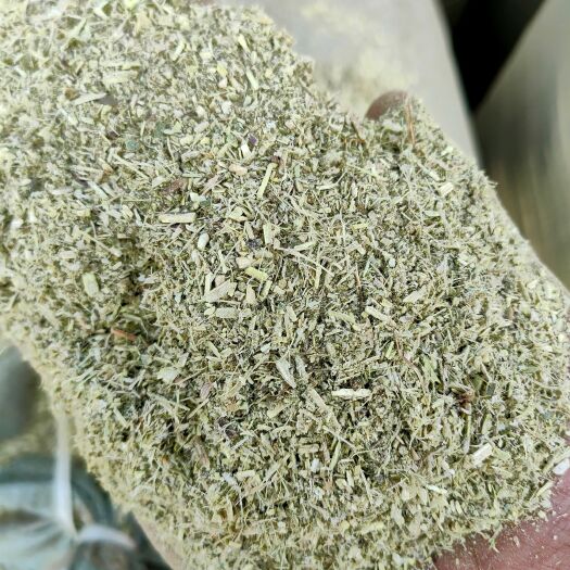 正阳县大量出售优质花生秧草料、兔鹅草粉、饲料原料