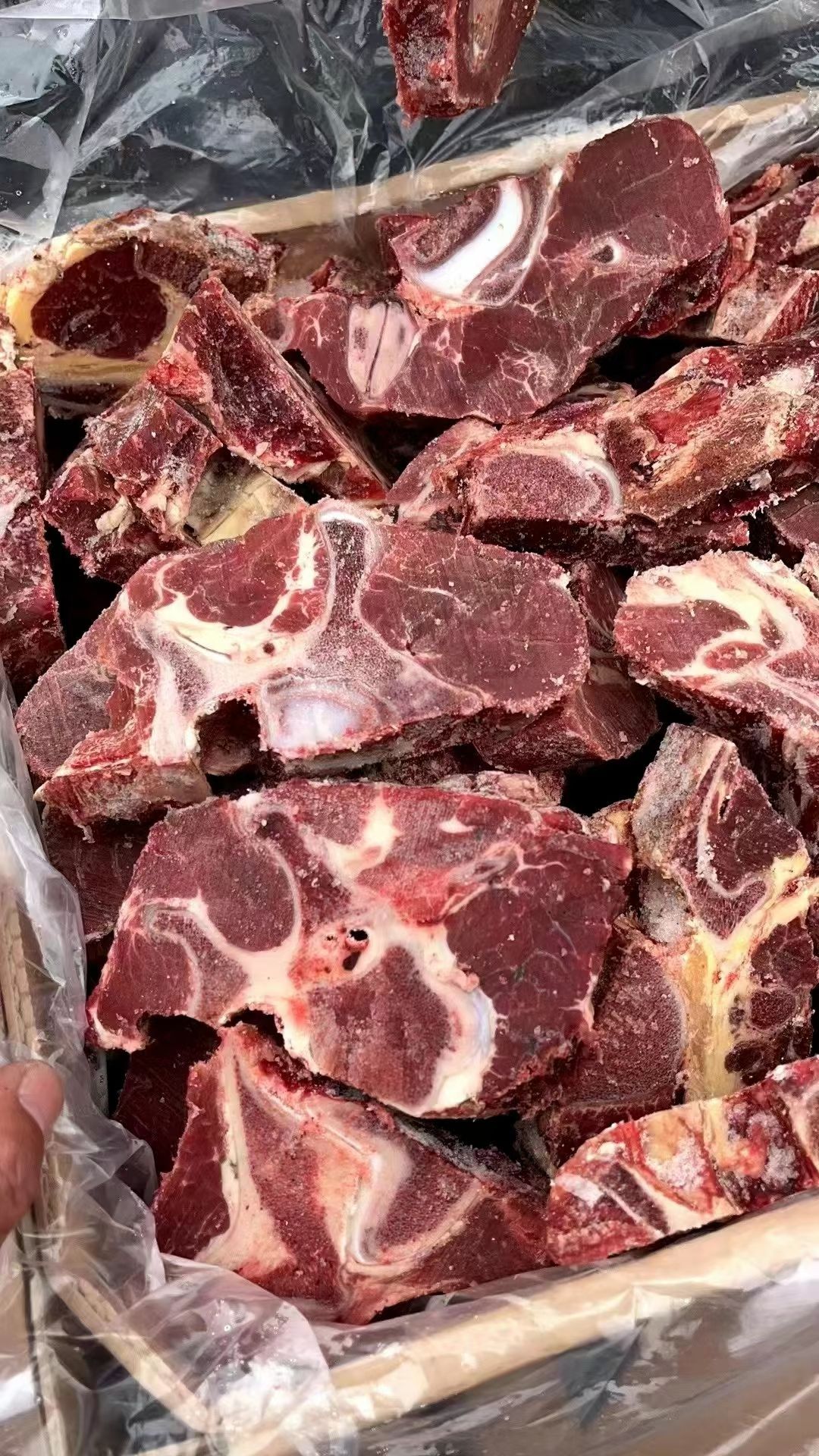 满肉牛脖骨，酱牛骨适用于酱骨头店全牛宴，筋头巴脑一锅香。