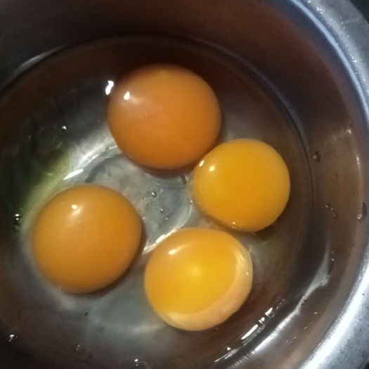 正宗农村散养土鸡蛋，乌鸡蛋，粮食青草喂出来的！