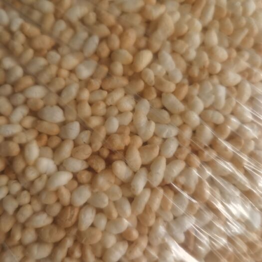 人工炒米，米花糕主要原料