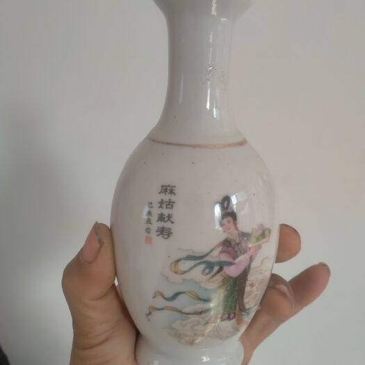 平顺县景德镇麻姑献寿花瓶一只，收藏精品摆件花瓶一枚不支持退货