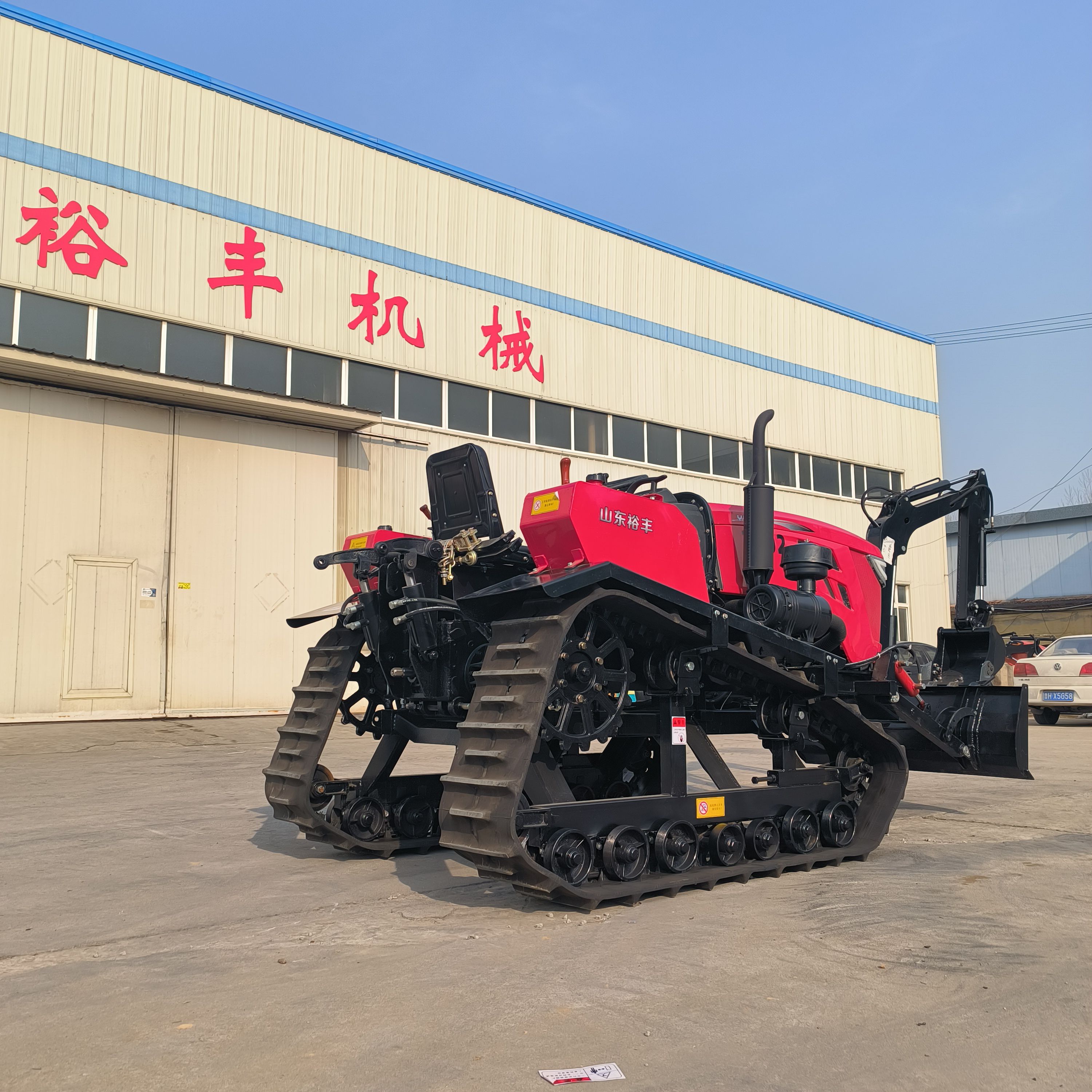 120马力马力履带拖拉机加装挖机一机多用
