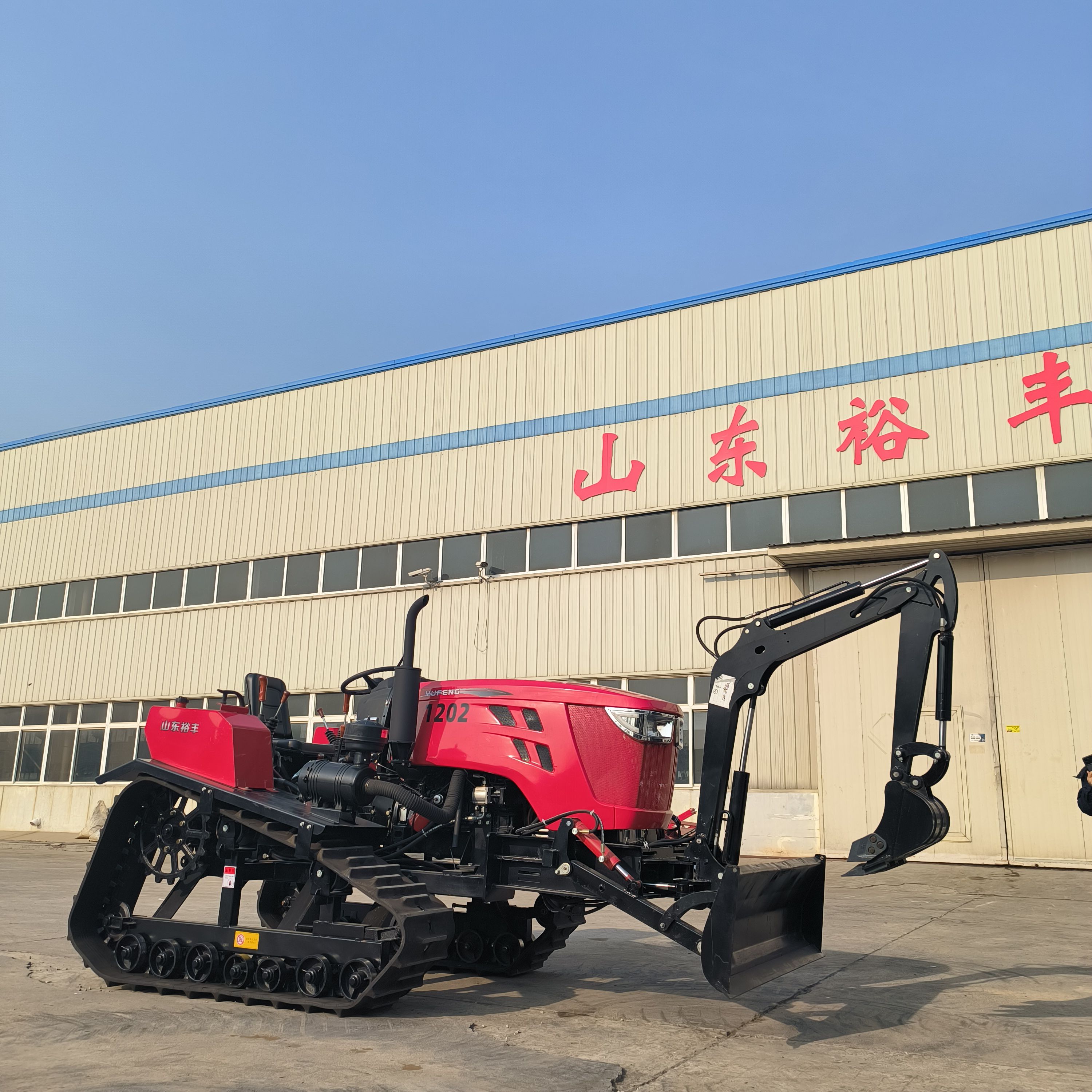 120马力马力履带拖拉机加装挖机一机多用