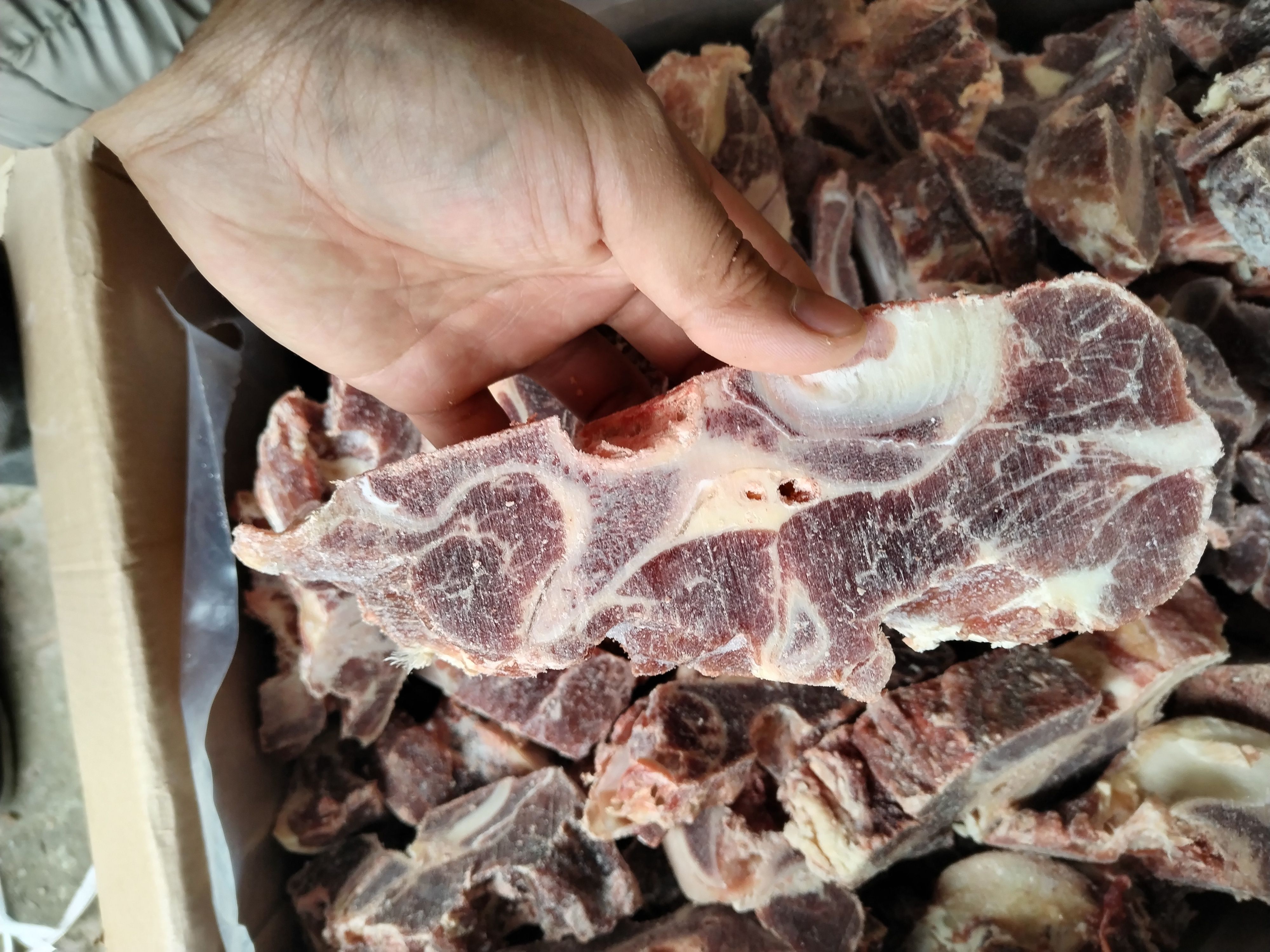 牛脖骨接近满肉的一款价格不高吨出更低