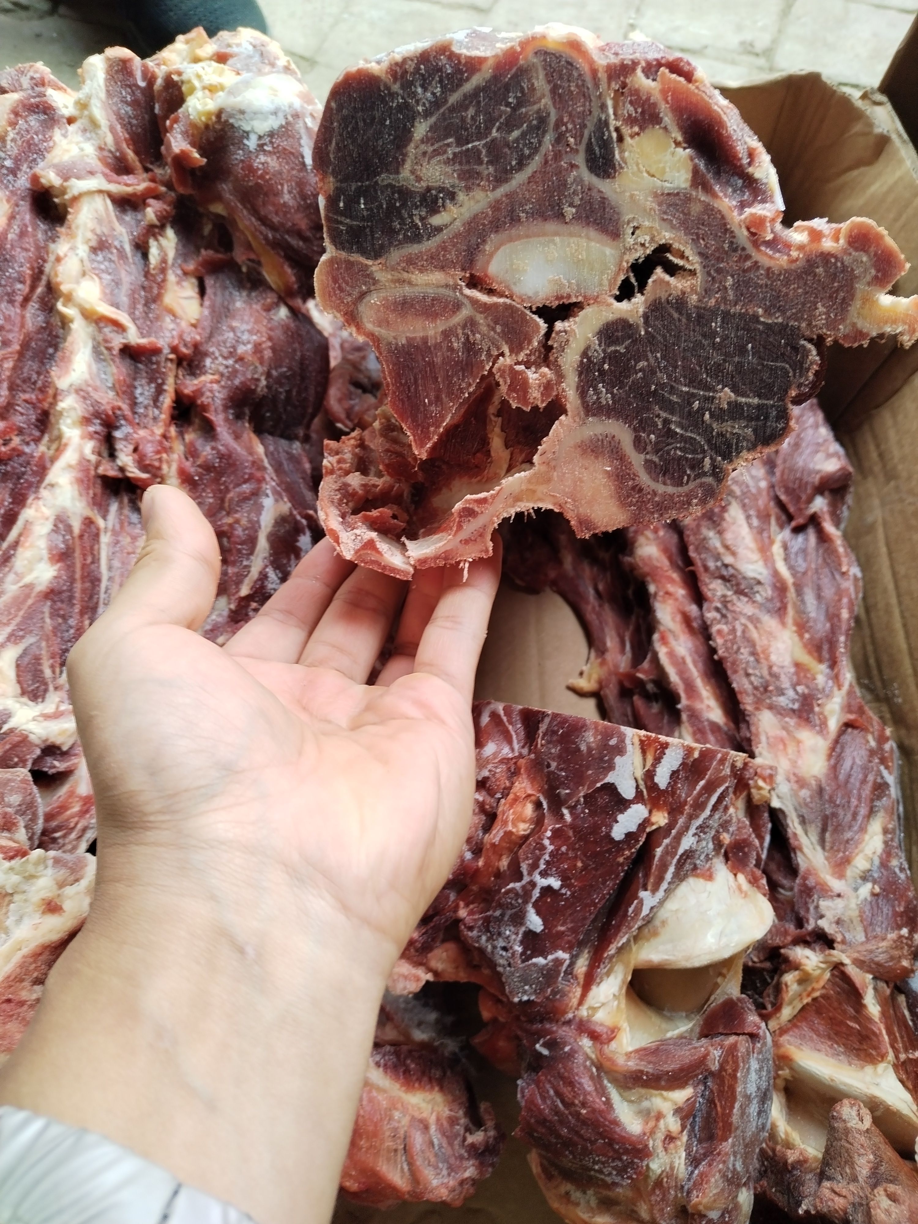牛脖骨接近满肉的一款价格不高吨出更低