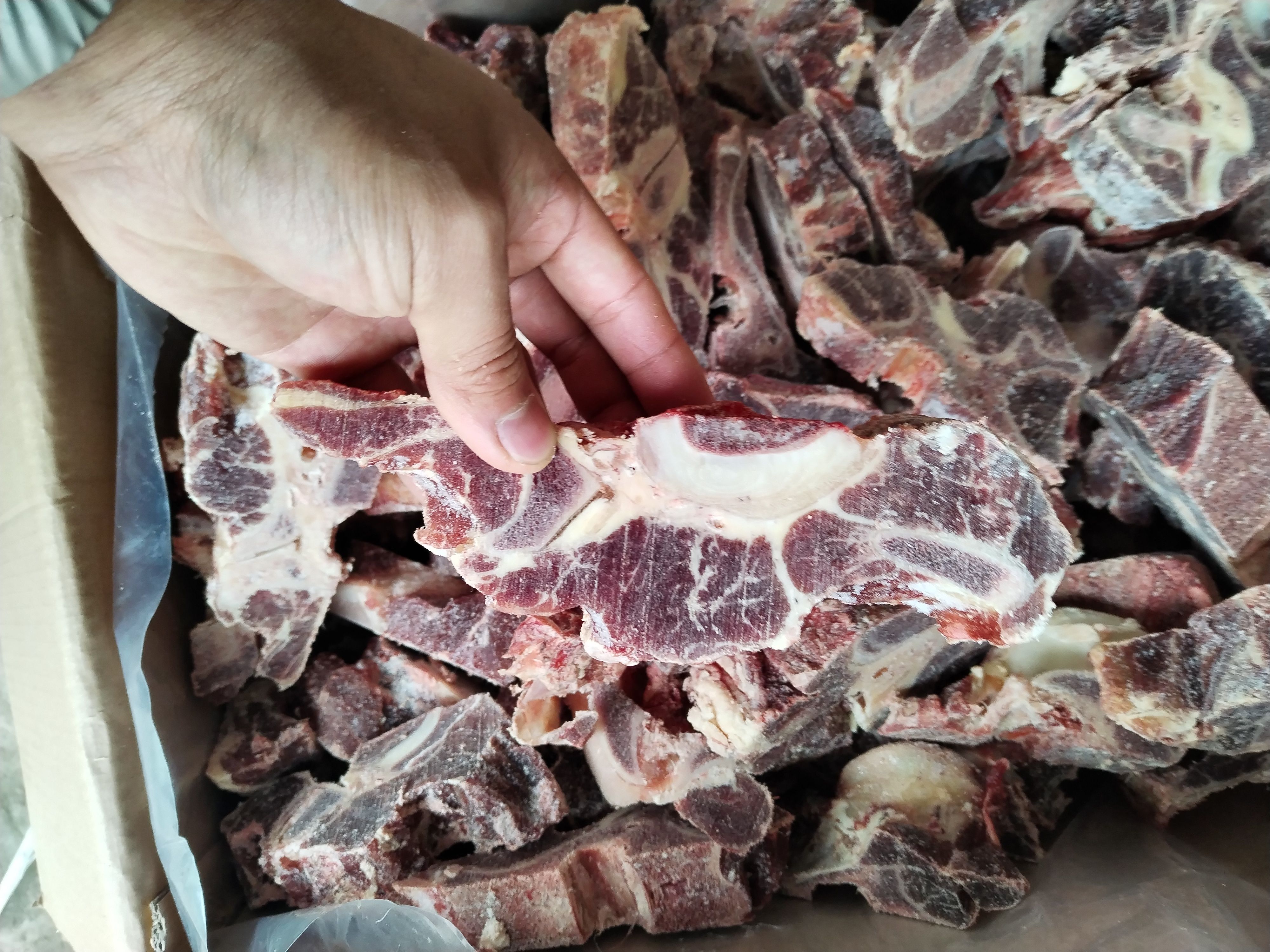 牛脖骨接近满肉的一款价格不高吨出更低