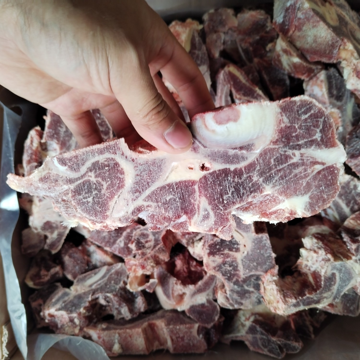牛脖骨接近满肉的一款价格不高吨出更低