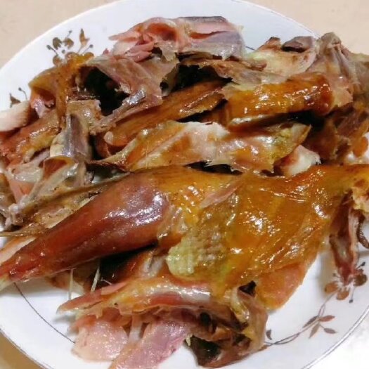 菏泽风干鸡，五香，麻辣两种口味采用麻鸡，和螺丝小公鸡食材制作！
