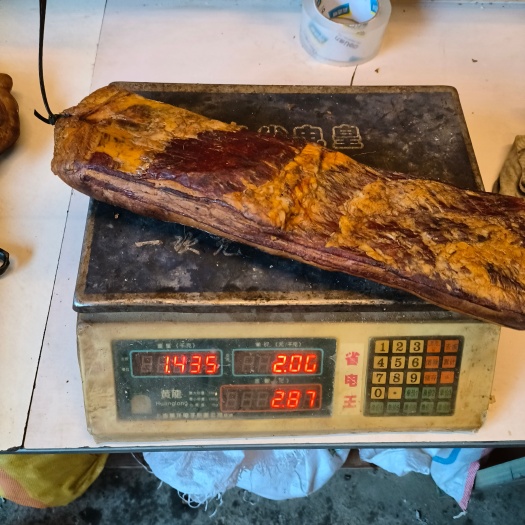 五峰县湖北五峰土家族散养粮食腊五花肉，毛货切开嘎嘎香，量大批发从优