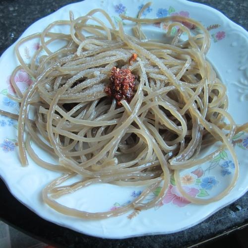 衡阳地区特产南薯粉，霜降而献。主要是红薯粉，又不同于别的制法