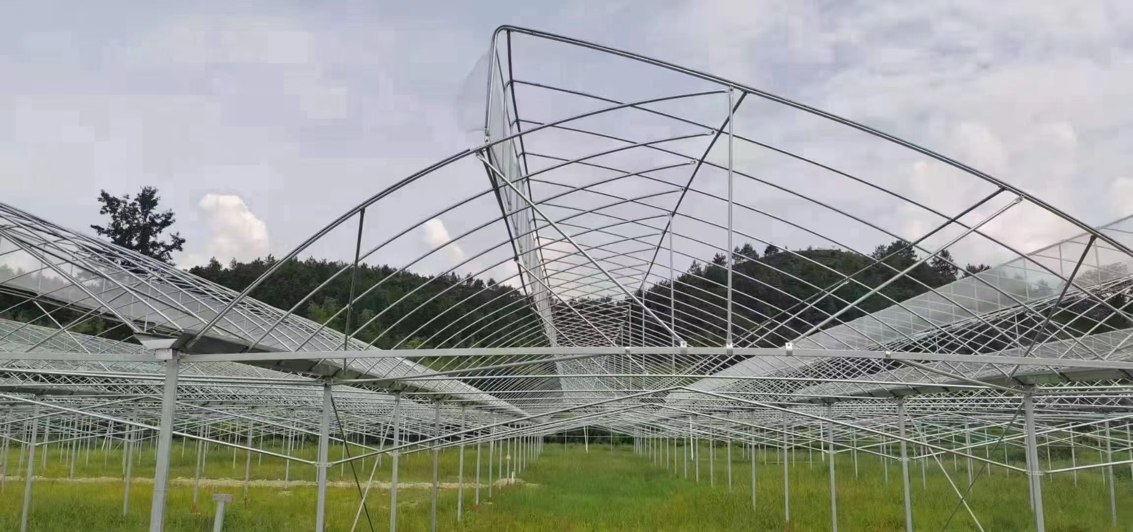 大棚管抗压抗风抗雪，使用年限久，投资小，安装简单方便！