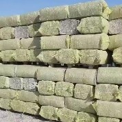 铁岭县场地压块，玉米秸秆草块，稻草草块