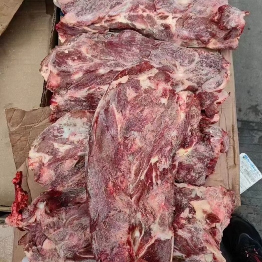 济南满肉牛脖骨，牛脖骨肉多颜色漂亮，红烧卤炖均可