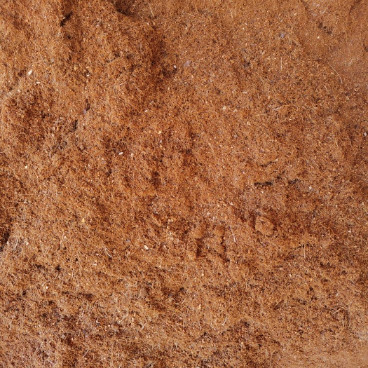 文昌市椰糠是有机质的产品，主要用于育苗基质，种花育苗和有机肥