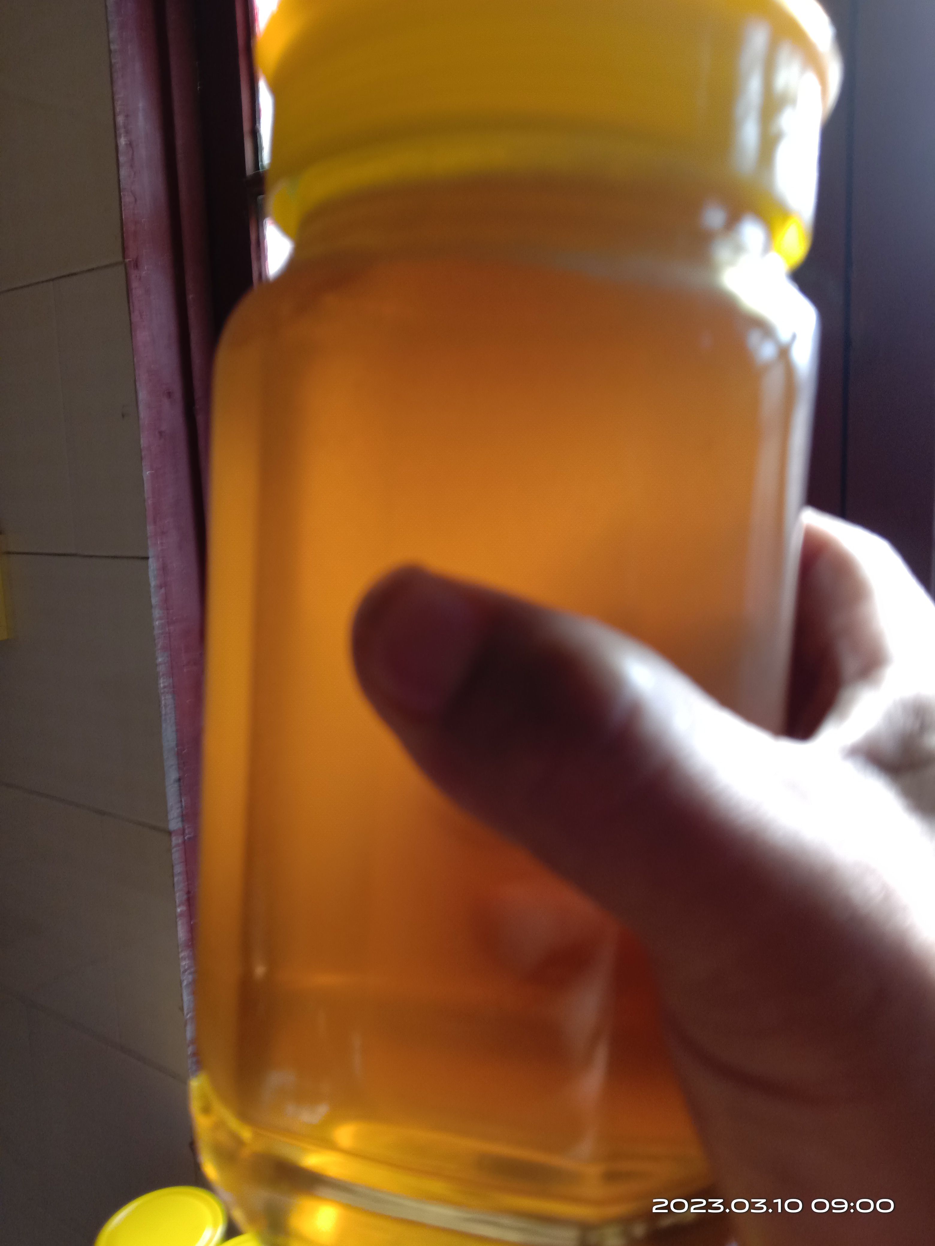 土蜂蜜  营养价值直高，能润喉润肠、治胃。