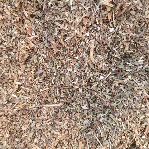 正阳县我家的花生秧草粉正在加工需要的联系