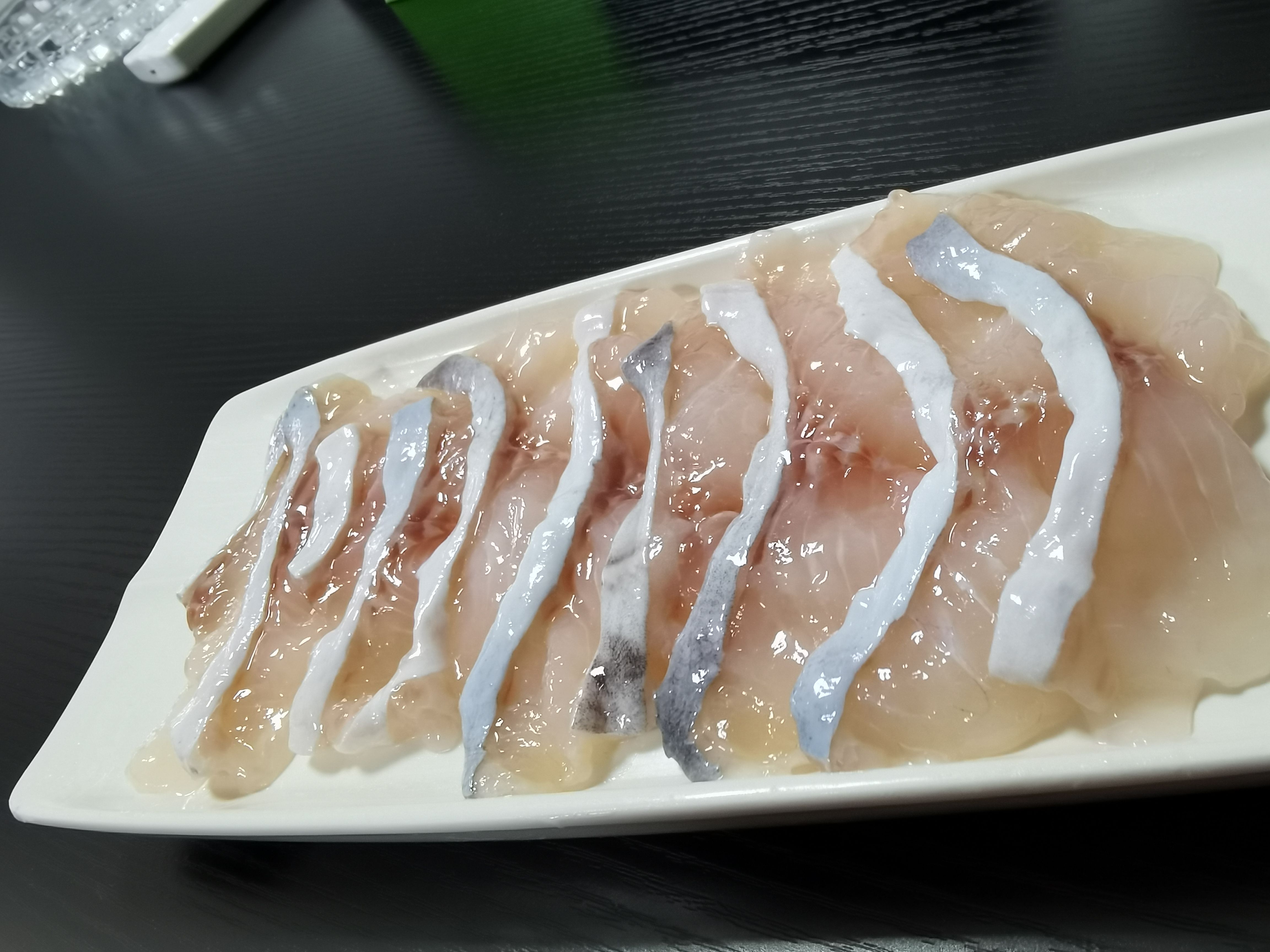 单片7克以上鮰鱼片，1公斤/袋，10袋/箱。