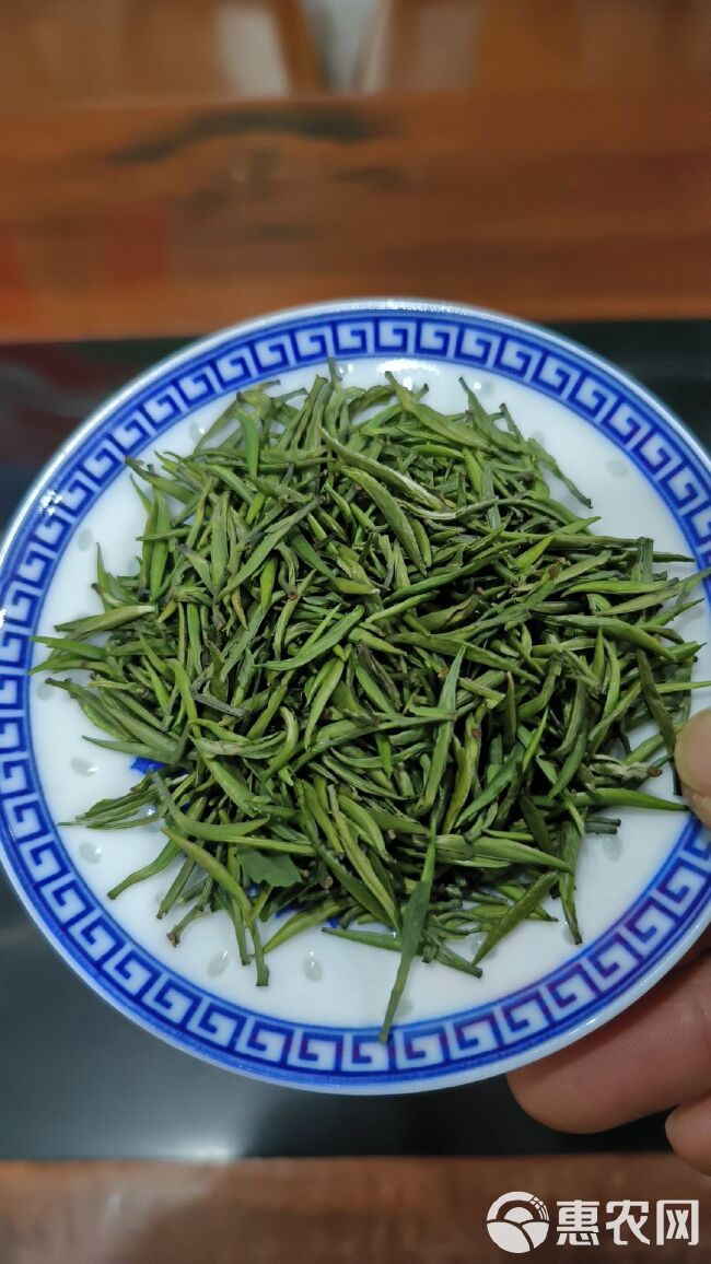 黄山毛峰牙小产区高山茶自产自销绿色美观耐泡浓度高。