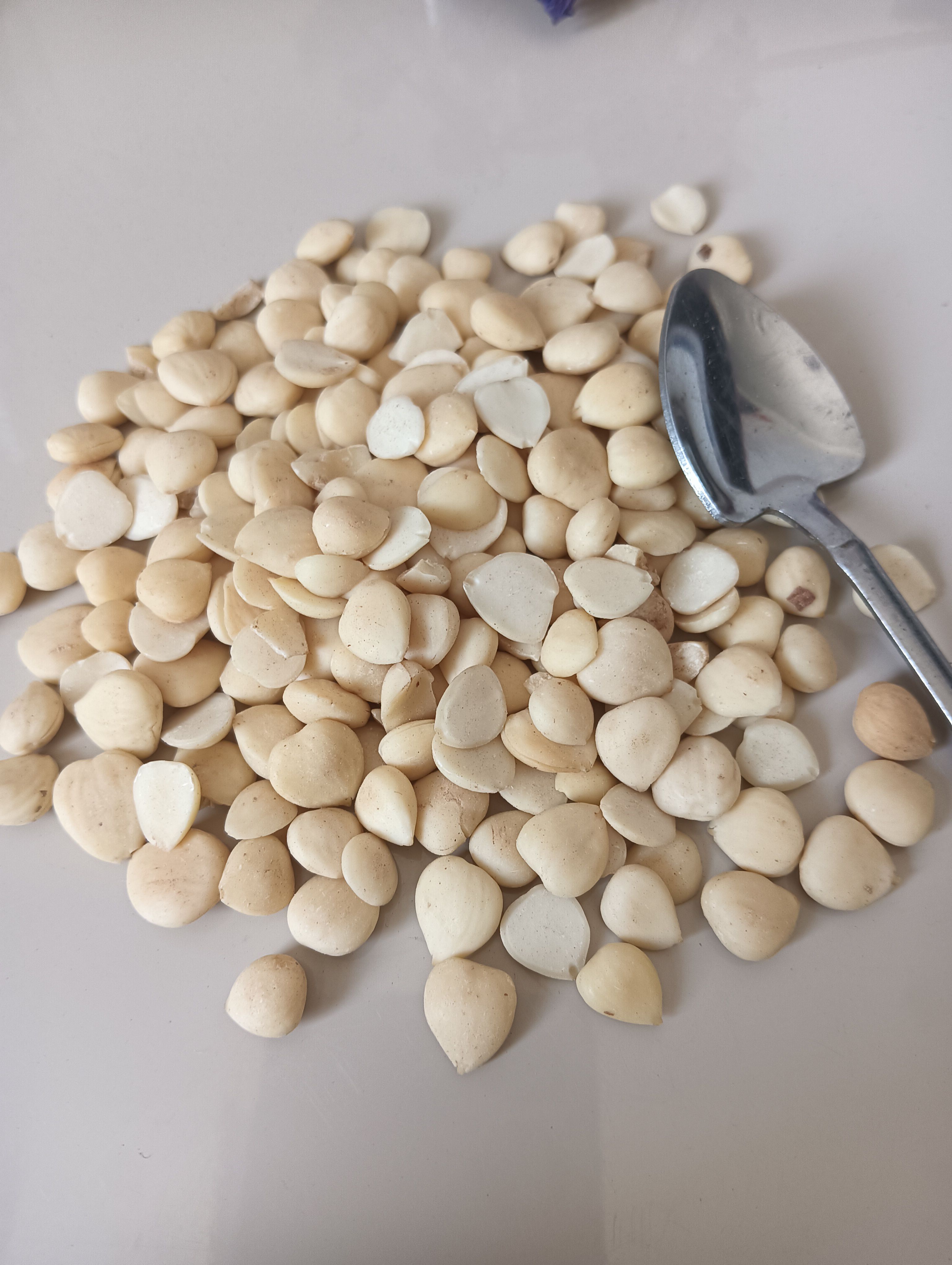 杏仁，去皮杏仁，苦杏仁，生杏仁，鲁赣中药材批发