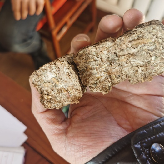 公主岭市玉米秸秆压块，喂牛，烧火均可