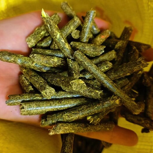 正阳县花生秧颗粒 源头厂家，花生秧高温熟化，方便运输，牛羊适口性好