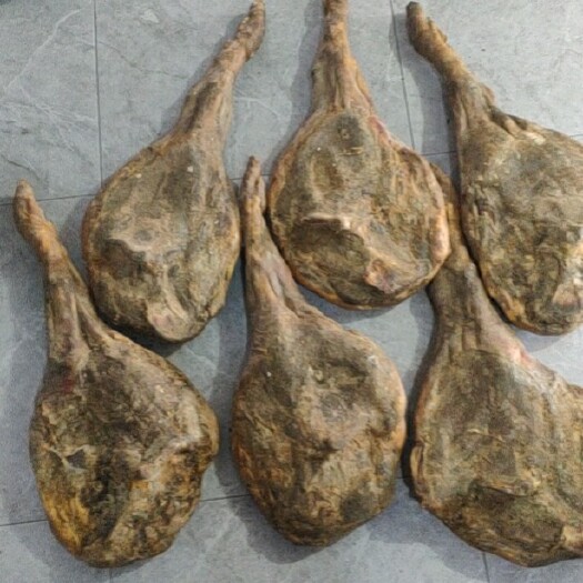 绩溪县二年农家土火腿风干大火腿非金华火腿