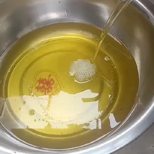 武陟县鲜榨花生油每斤十元，
