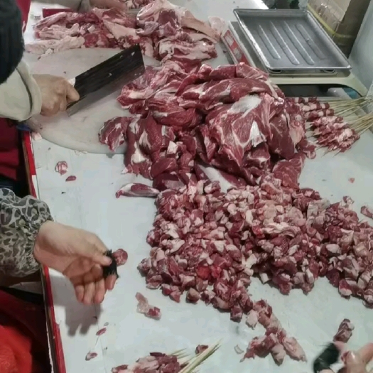 河间市羊腿肉 新鲜羊肉串纯干纯鲜羊肉穿串质量好，口感好