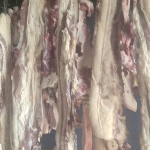 隆林县腊肉 五花肉、腊肠、猪头皮，辣椒骨 ，辣椒酱