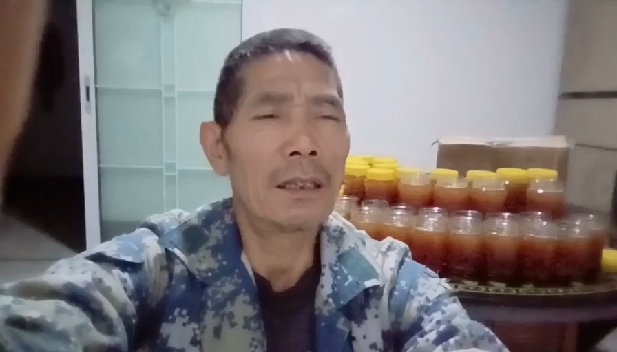 十堰纯正野生百花蜜，远离农作物。高山诱养自繁自养的。