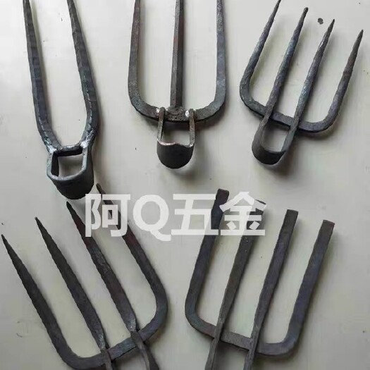 慈溪市锻打农用工具四齿耙三齿二齿钉耙子 扒草铁耙子四丁四齿叉锄头