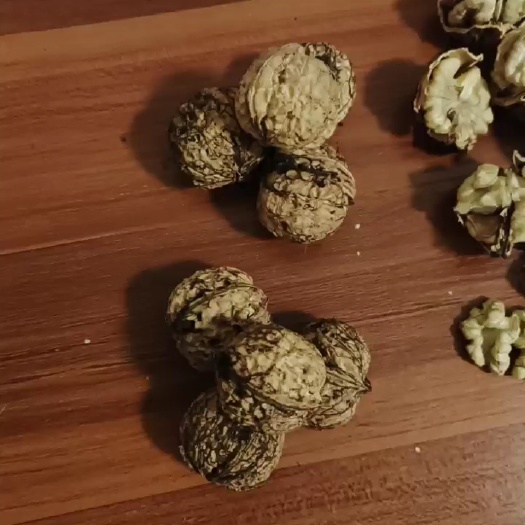 永德县云南薄皮核桃，麻核桃，桃仁饱满脆香脆香，口感好。