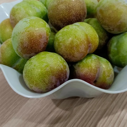 绥江县绥江县半边红李子，要上市了