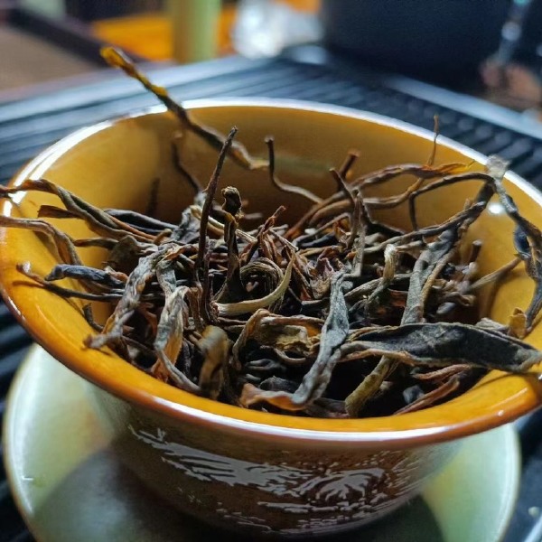 老挝生态古树茶，树龄400年以上，价格优势。 30吨