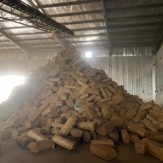 望奎县玉米秸秆饲草，场地压块