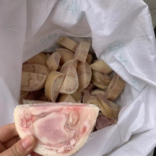 牛蹄，牛蹄可以按客户要求加工切块，实拍质量看得见，量大可议价