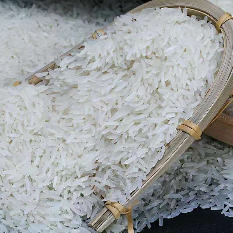 梁河县云南德宏州遮放贡米，德优88稻花香，长粒小软米。真空包装。