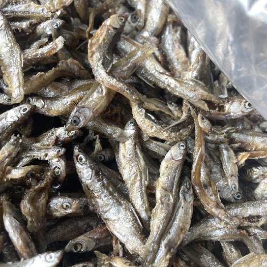 佛山香酥小河鱼展会地摊香酥小河鱼油炸白肚鱼翘嘴白肖蓝刀鱼干