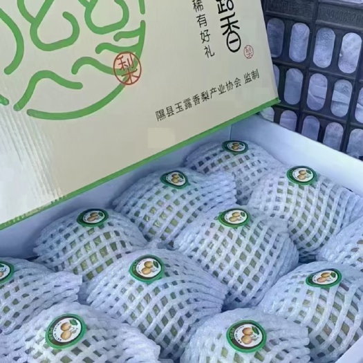 隰县隰县玉露香梨，果肉细腻 酥脆多汁 果汁含量达百分之90
