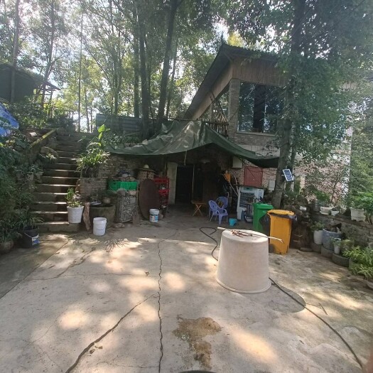 重庆市渝北玉峰山2亩地带3层住宅加酒窖chu zu10w一年