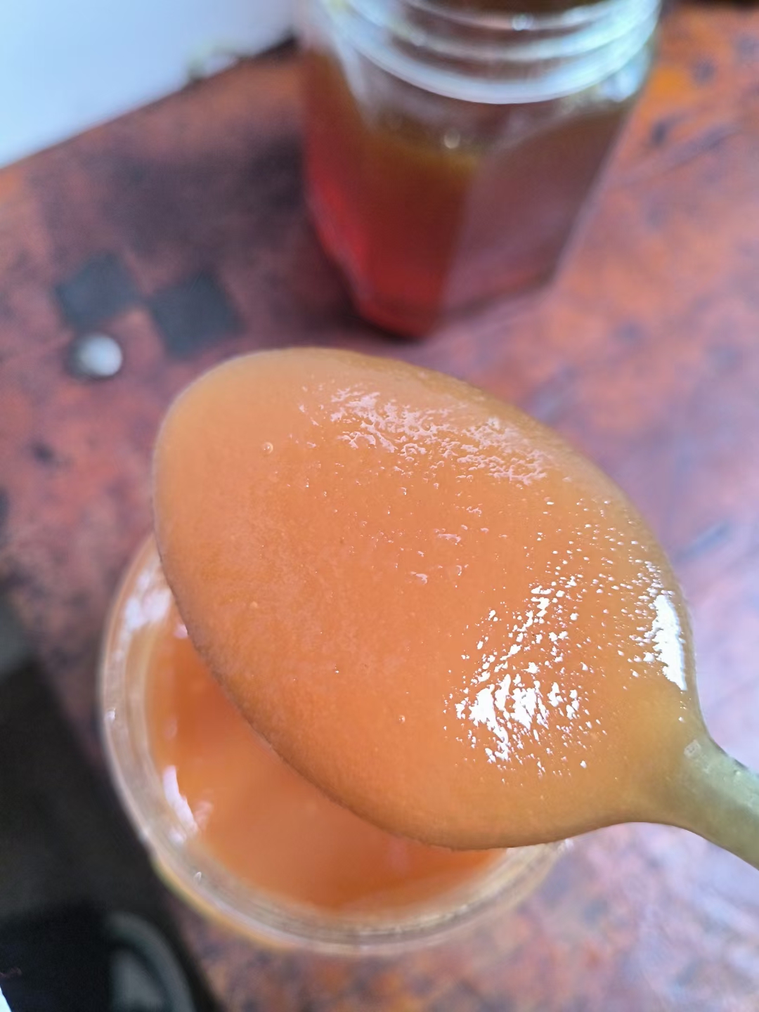 云南深山老林野生蜂蜜，不掺糖，不作假老老实实的卖点蜂蜜养家