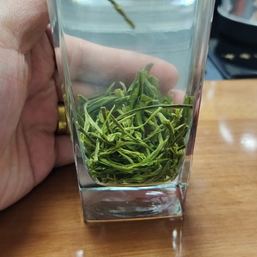 筠连县板栗园直毛峰，花子好，一件60斤，价格不高