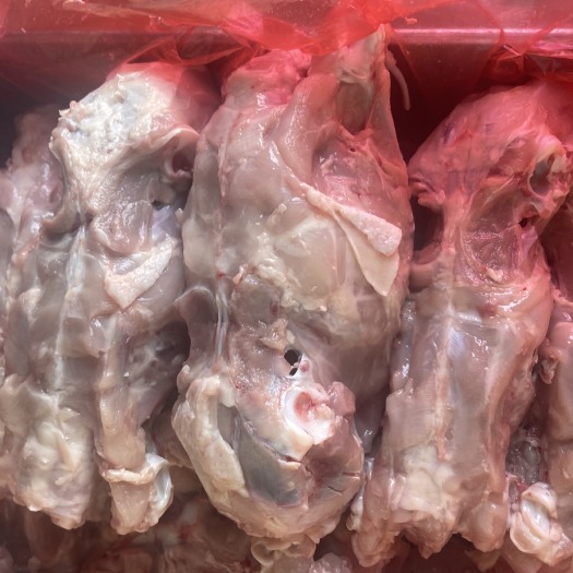 五莲县去脖鸡架 2.8元一斤，单只300克-400克，处理好内脏